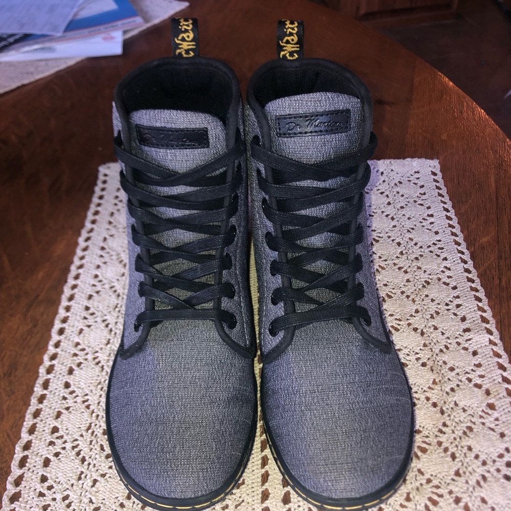 Never worn Dr. Martens Shoreditch boot